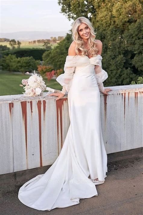 Boho Puff Sleeve Wedding Dress: Trendy Elegance