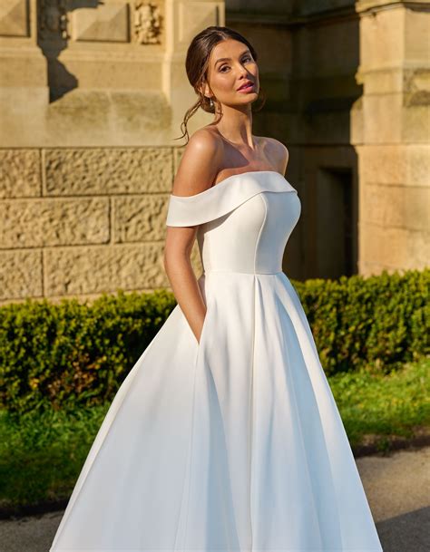 Elegant Plain Wedding Dresses: Timeless Choices for Every Bride