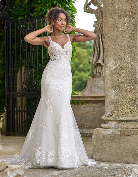 Discover Exquisite Lace Wedding Dresses Fitted for Your Perfect Day