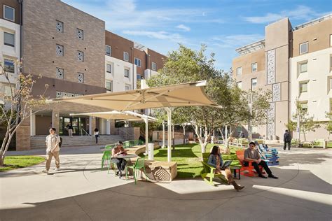 Plaza Verde: Unveiling Hidden Gems in Downtown