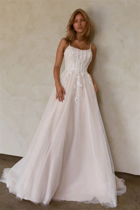 Scoop Neck Bridal Dress: Ultimate Elegance for Your Big Day