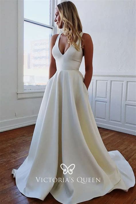 V Neck Sleeveless Wedding Dress Trends 2023