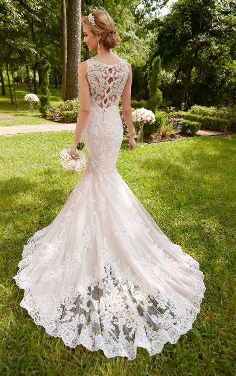 Wedding Dress Lace Keyhole Back: Ultimate Bridal Choice?