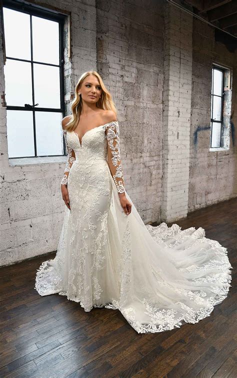 Wedding Dress with Detachable Overskirt: Elevate Your Look in Minutes