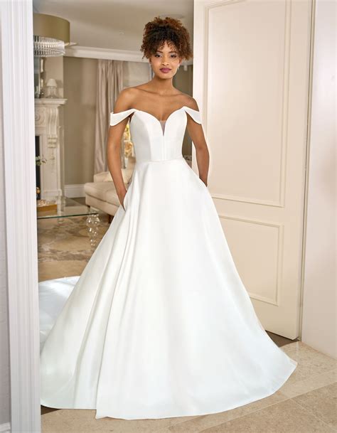 Ultimate White Wedding Dress Trends Revealed